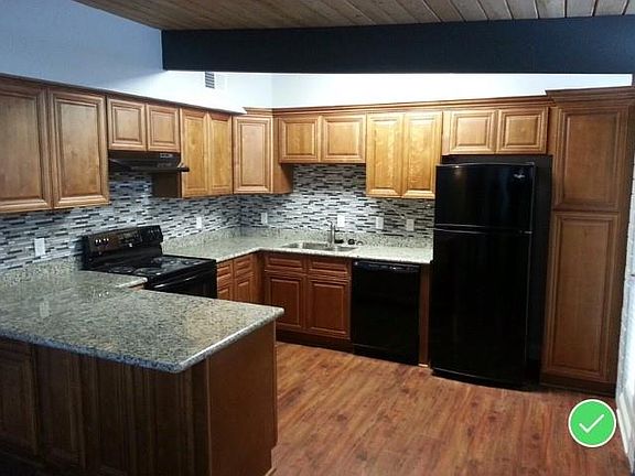 3rd image of 205 Vine St