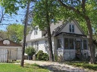 154 N Jackson St, Elgin, IL 60123