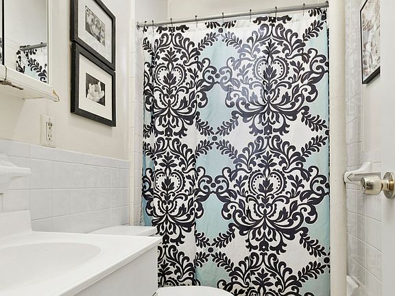 5th image of 332 E 67th St APT 11