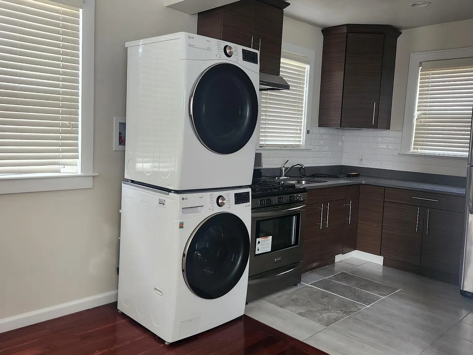 2 bed, 1100 sqft, $3,300 — Photo 1