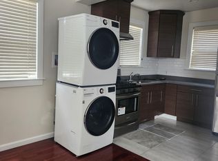 21527 39th Ave, Flushing, NY 11361