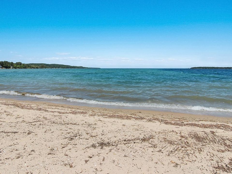 776 N Yacht Club Dr UNIT 4, Suttons Bay, MI 49682 Zillow