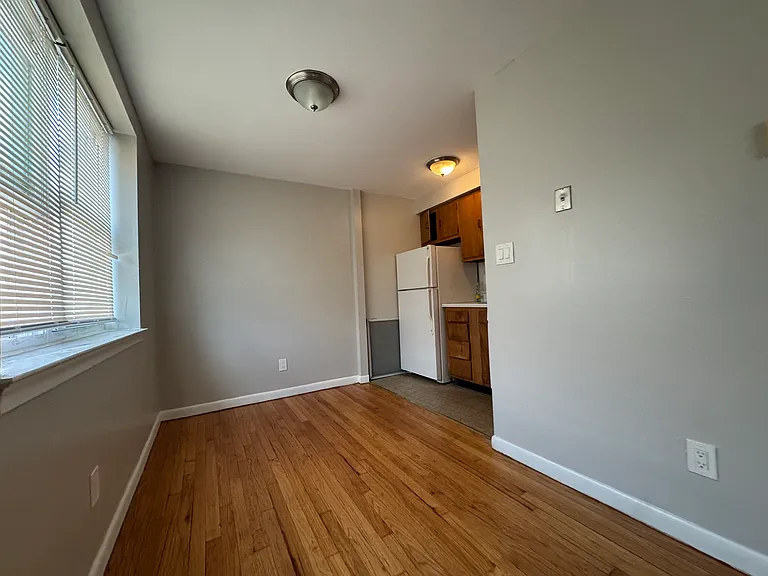 56-1B Webster St — Photo 3