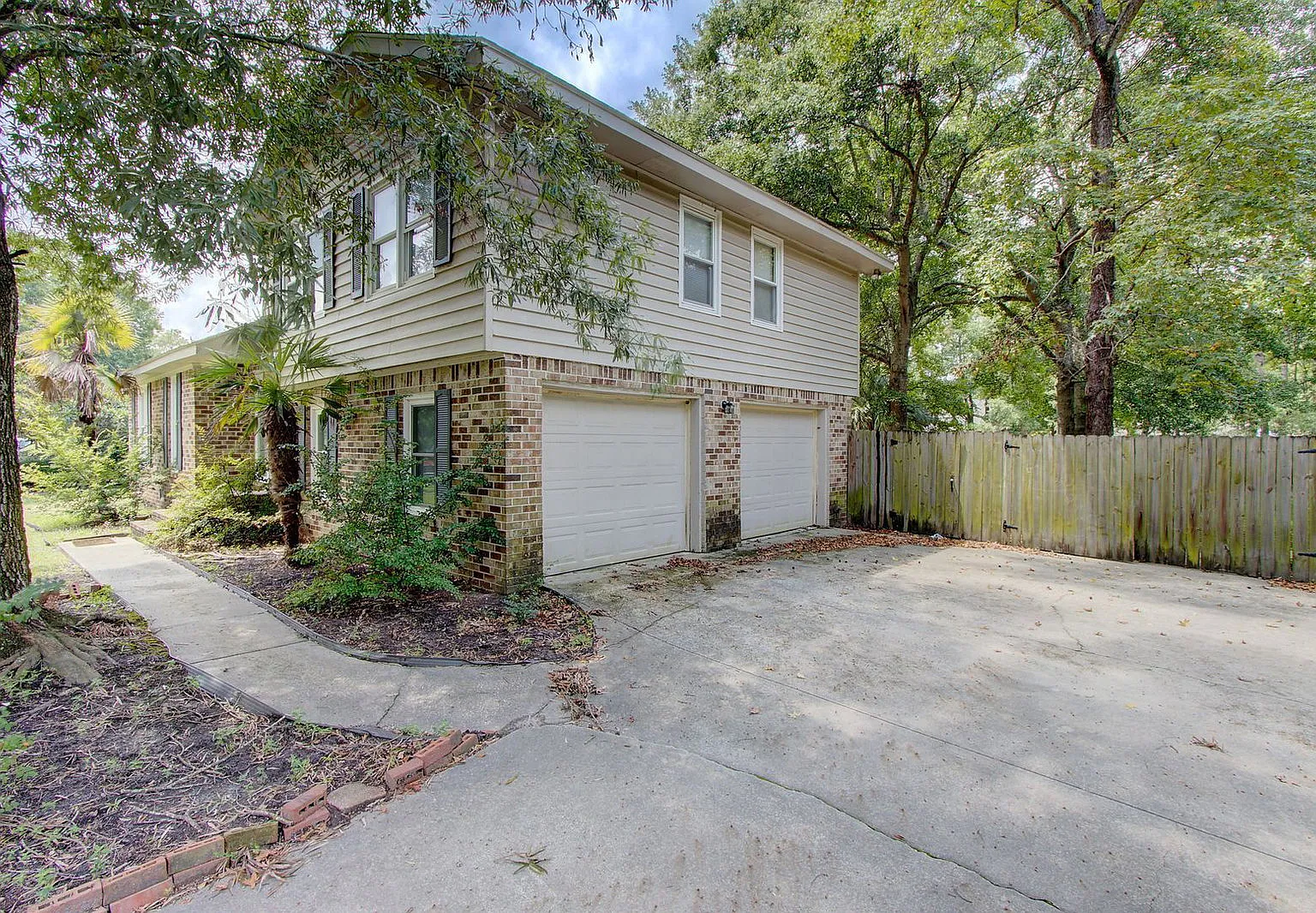3 bed, 2.0 bath, 1470 sqft, $2,400 — Photo 3