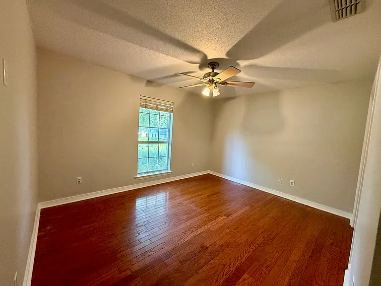570 Becky Ln — Photo 12