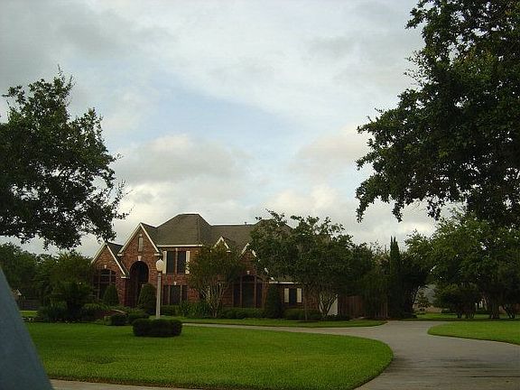 3rd image of 102 Rosewood St