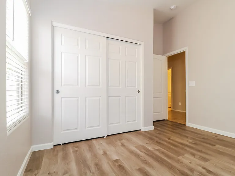 13625 W Lisbon Ln — Photo 11