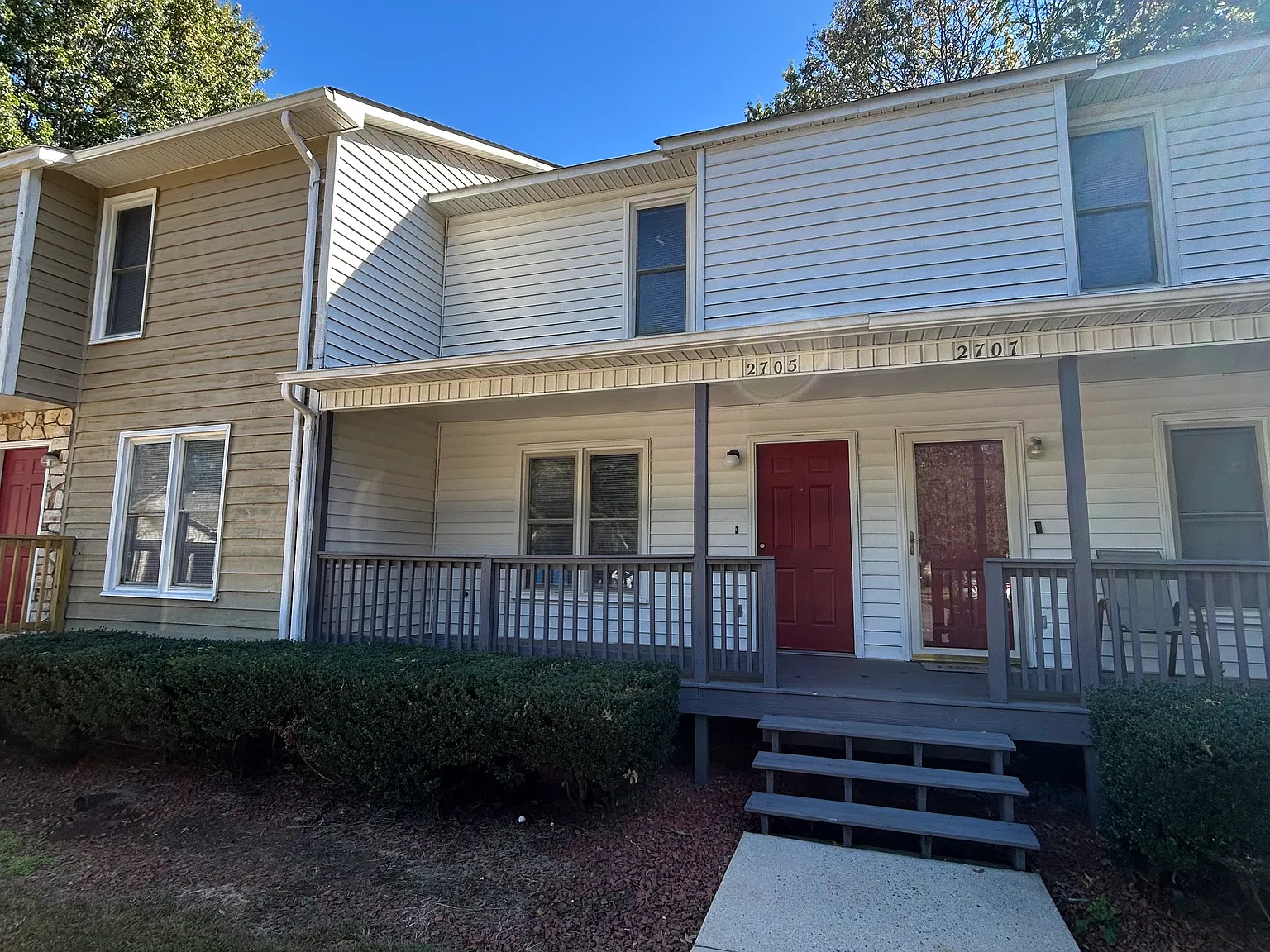 2 bed, 1.5 bath, 940 sqft, $1,400 — Photo 2