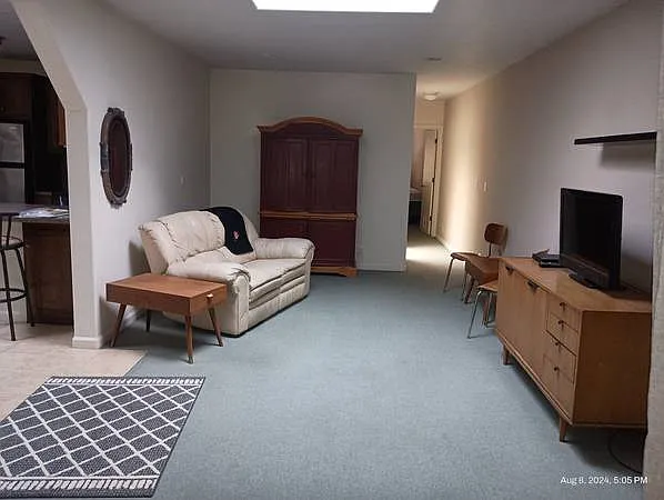 2/2 home furnished home and a large fenced yard! — Photo 2