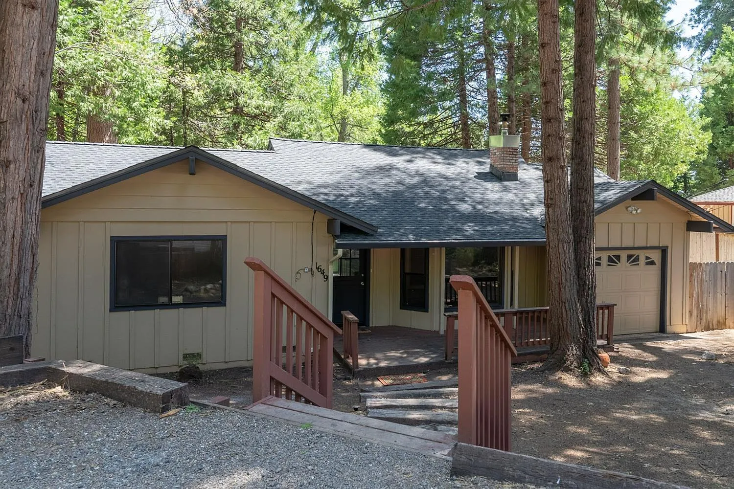1649 Pine Dr photo 1