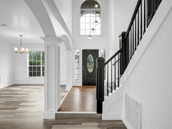 1623 Caplin Dr, Arlington, TX 76018