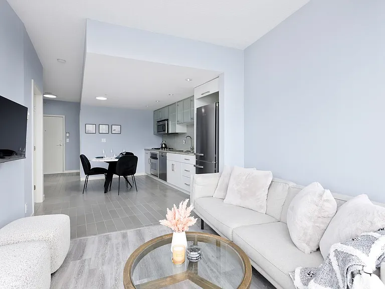 33 Smithe St #3207 — Photo 2