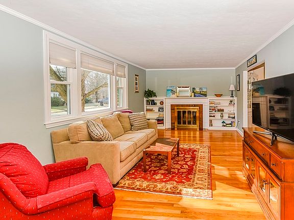 3rd image of 139 Carol Dr