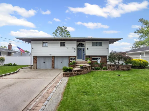 24 Sugarwood Lane, Commack, NY 11725