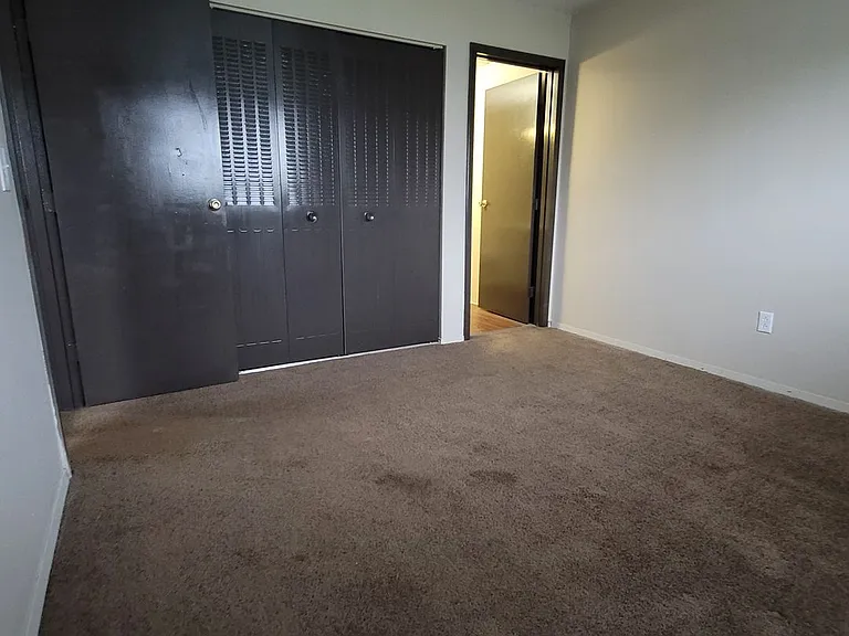 4912 Douglas Rd — Photo 22