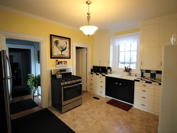 91 1st St APT 1, Bangor, ME 04401