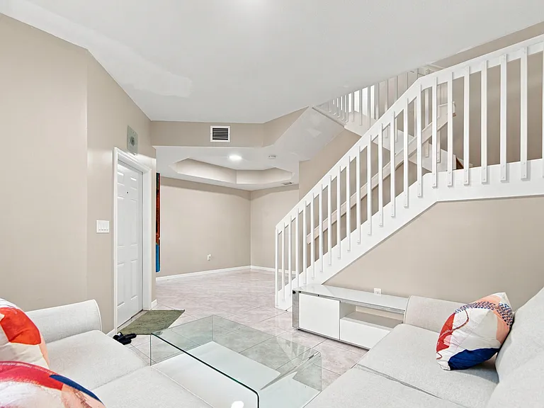 732 SW 106th Ave #2011 — Photo 8