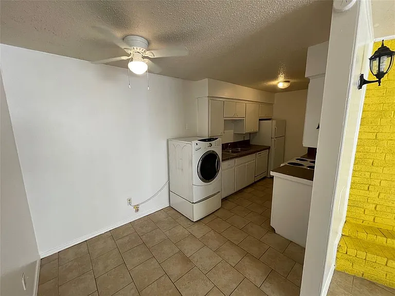 401 12th St SE #105 — Photo 7