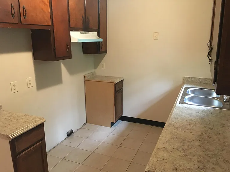 913 Davis St #B — Photo 11