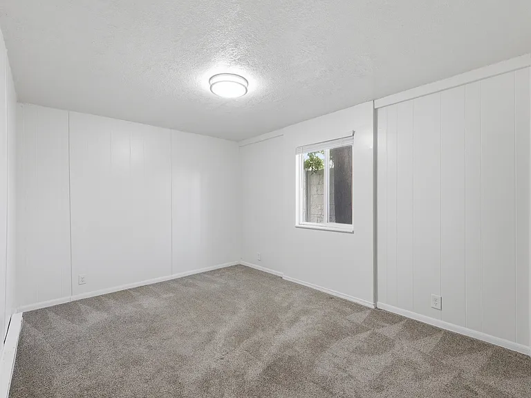 831 W Lennox St — Photo 17