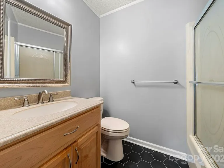 1428 Midlake Ave — Photo 21