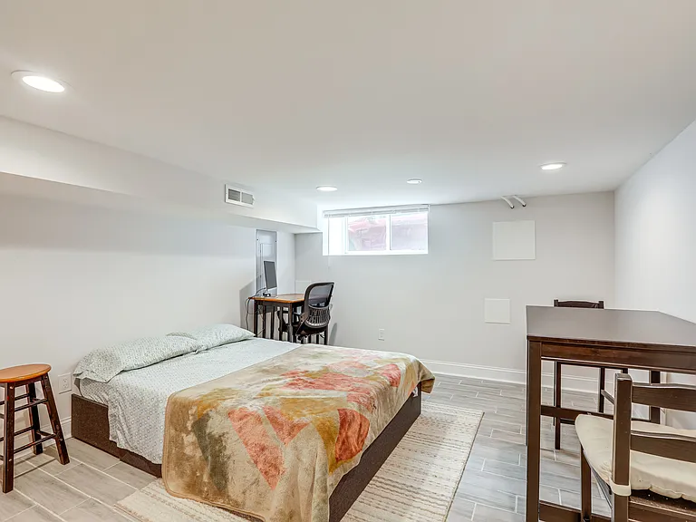 1322 S Mole St — Photo 20