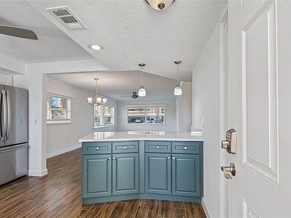 4th image of 4575 COVE CIRCLE #101