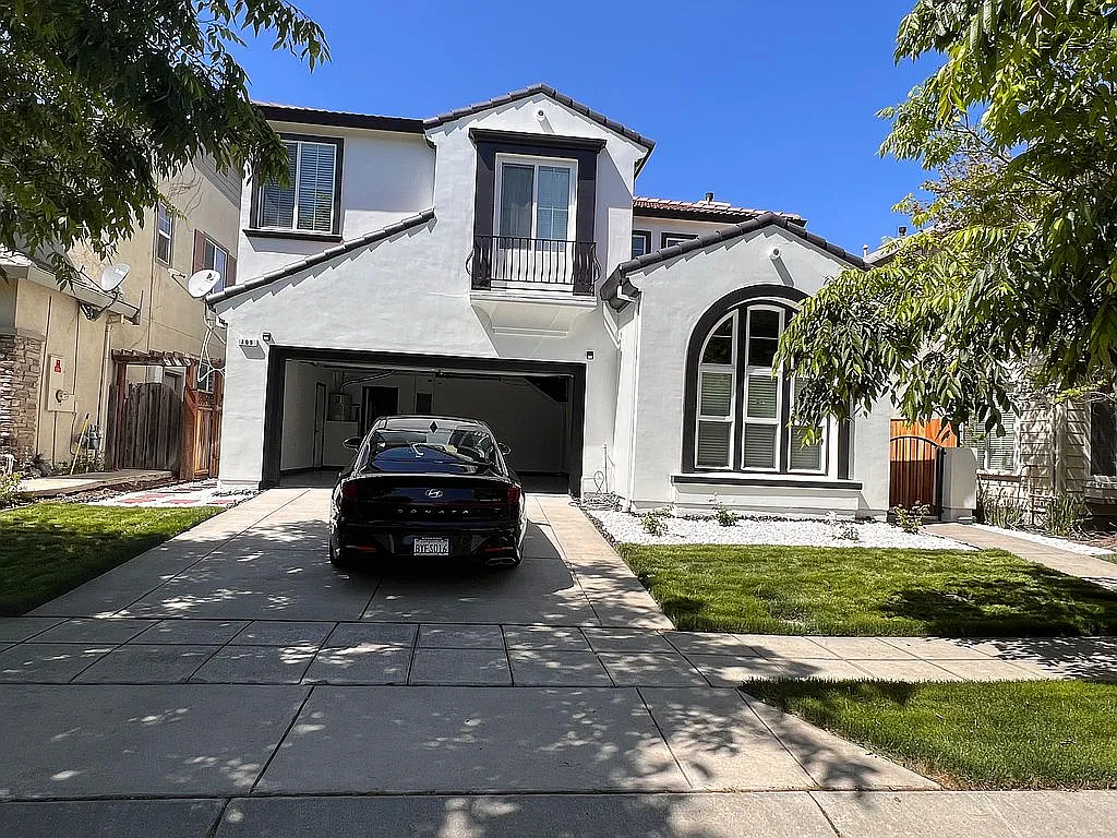409 Steven St photo 1