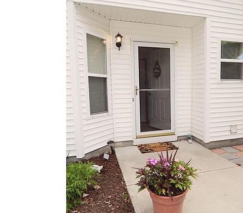 2nd image of 3895 Dartford Ln