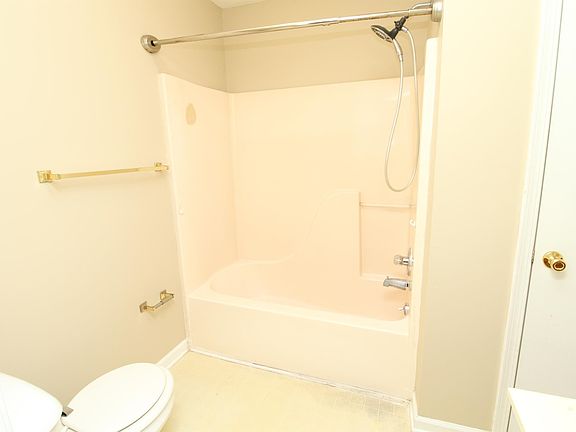 5th image of 3280 Tower Dr APT D