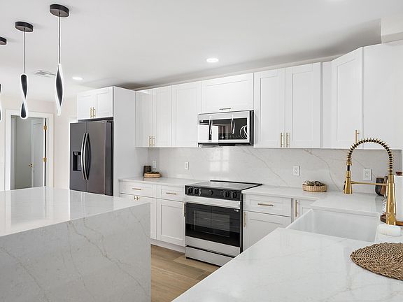 2nd image of 37 Edinburgh Drive