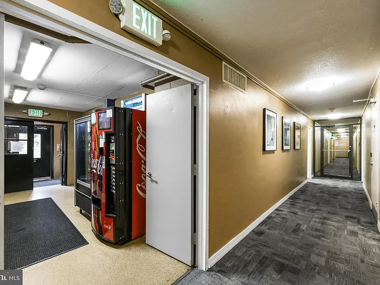 1 E University Pkwy #106 — Photo 36