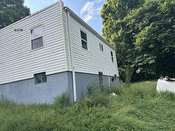 3rd image of 519 Catron St