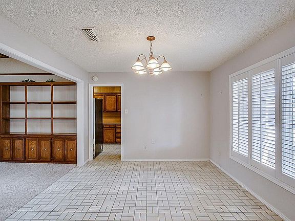 3rd image of 7906 Vicksburg Ave