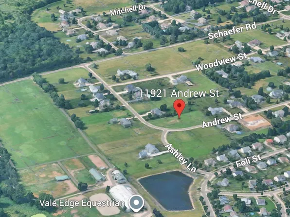 11921 N Andrew St, Plano, IL 60545