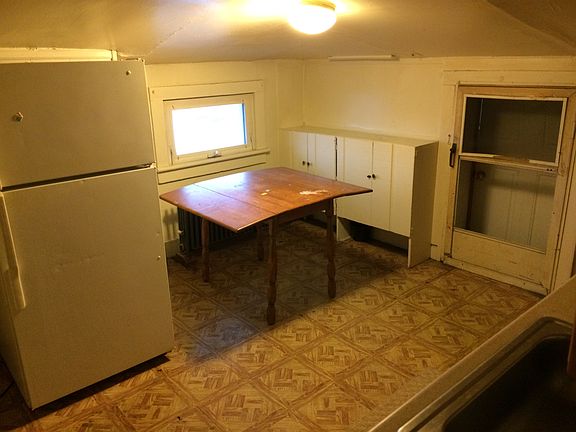 4th image of 111 E Broadway