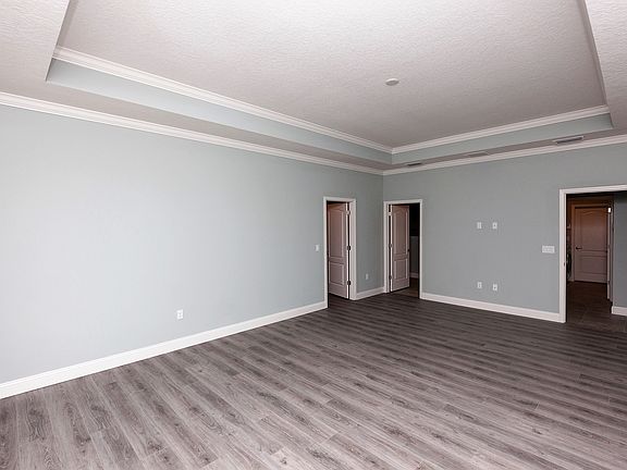 master bedroom trey ceiling with crown molding