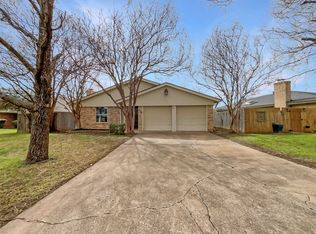 925 Old Mill Cir, Irving, TX 75061