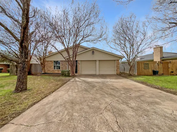 925 Old Mill Cir, Irving, TX 75061