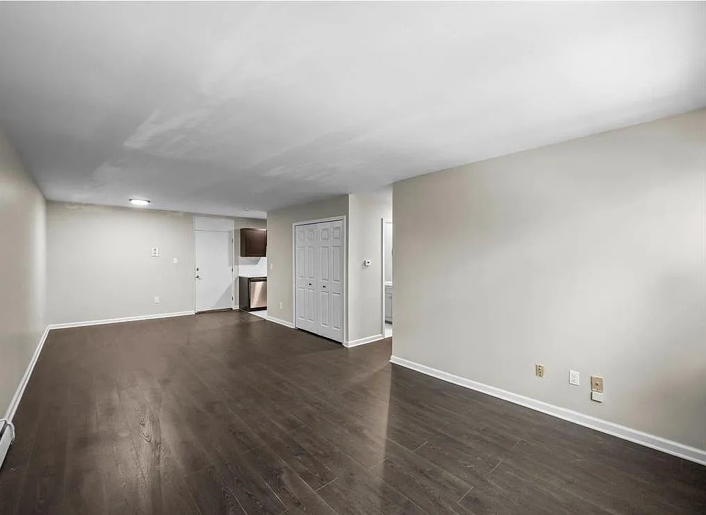 1637 W Nine Mile Rd APT 2 photo 1