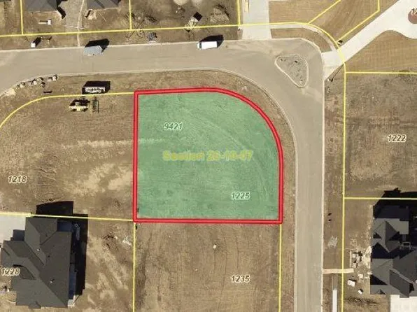 1225 S 95th St, Lincoln, NE 68520