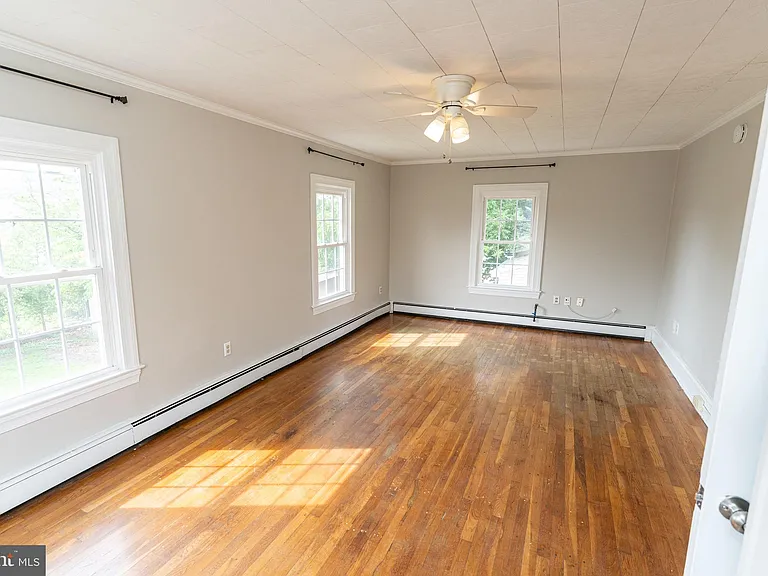 1109 N Division St — Photo 49