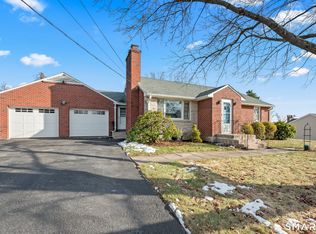 43 Robin Road, Farmington, CT 06032