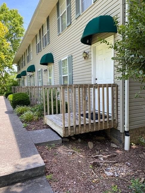 1st image of 40 Lake Village Ct