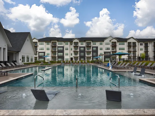 Gateway Village at Swan Creek