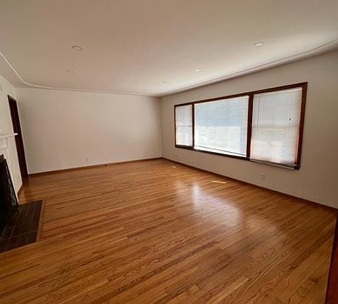 5th image of 735 College Ave