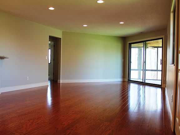 5th image of 256 Heather Ct #256