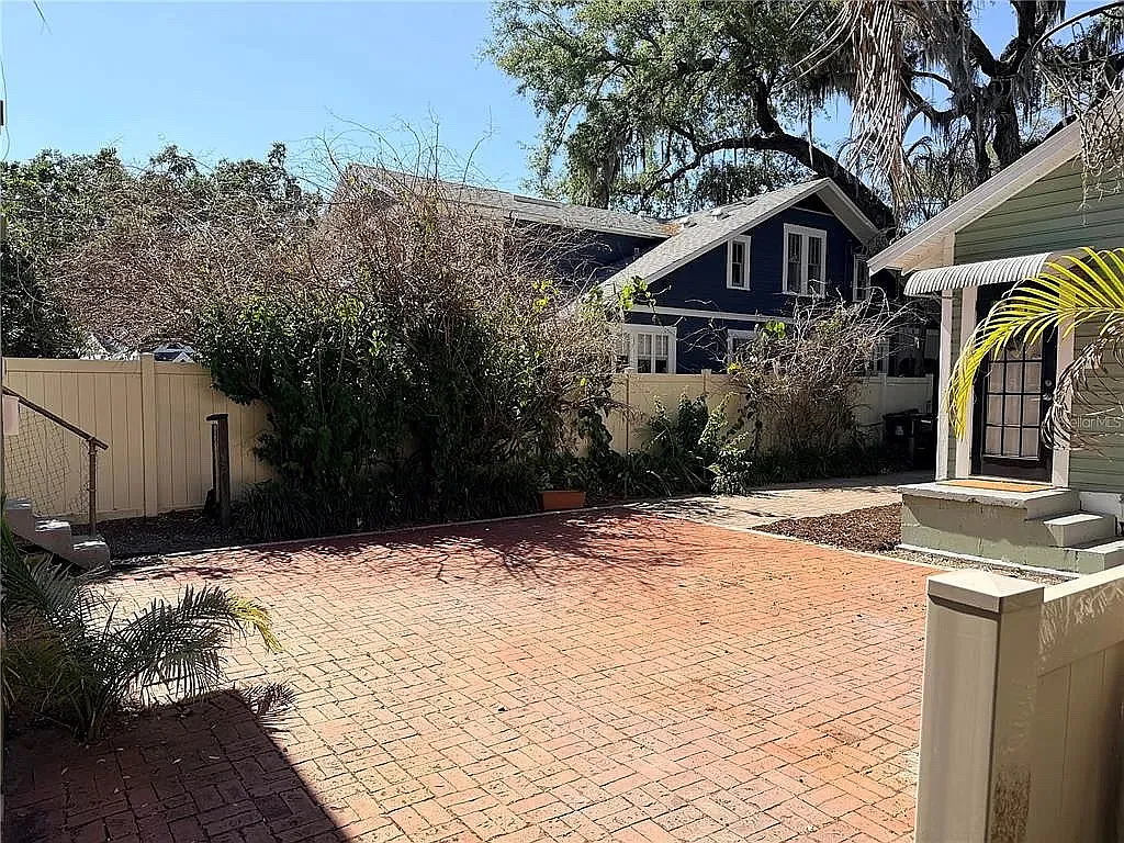 2 bed, 1.5 bath, 1100 sqft, $2,050 — Photo 3