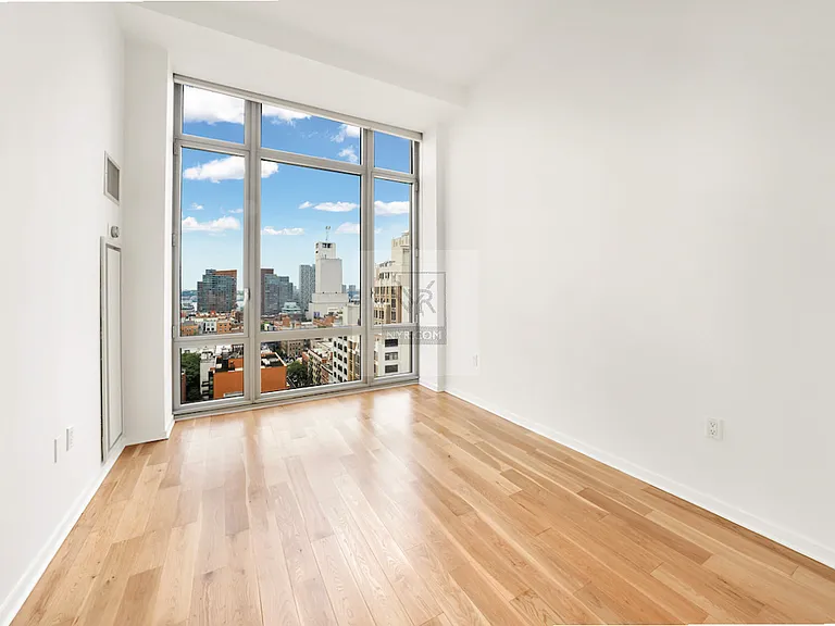 310 W 52nd St #D16 — Photo 3