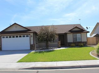 208 Purple Sage Dr, Yerington, NV